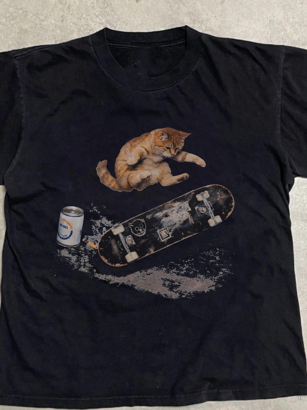Gildan Unisex’s Black Cat Skateboard Graphic Tee